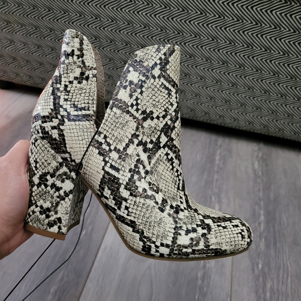 NEW Madden Girl Cut-out Booties